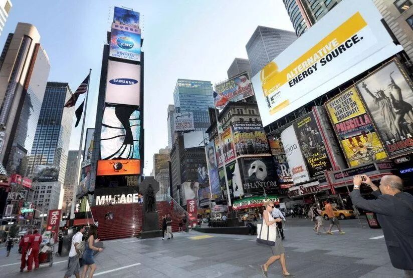 星际买球工控机在多媒体播放平台中的应用