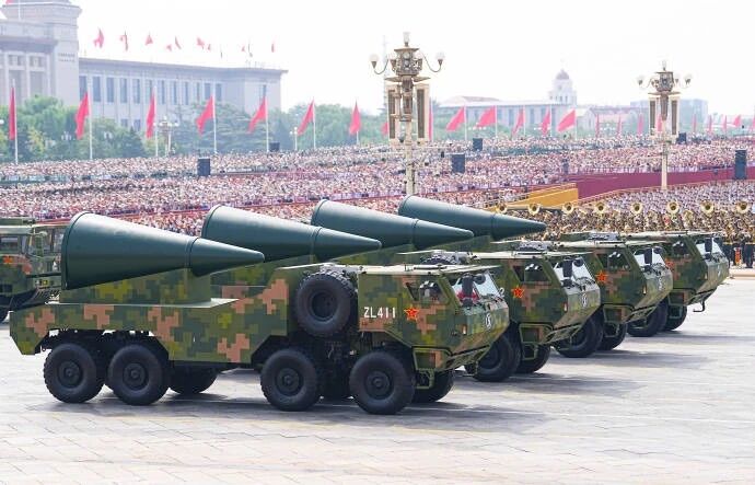 致敬强国荣光，汲取奋进力量：星际买球计算机全员同看九三阅兵，铭记抗战胜利80周年